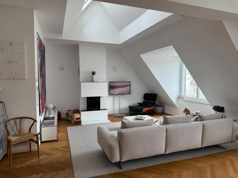 Großzügiges Wohnen: 5-Zimmer-Dachgeschosswohnung in Wilmersdorf — photo 1